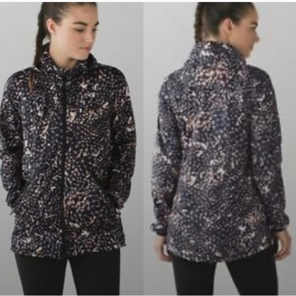 LuLulemon lightweight with zipper back with hood .Windbreaker , Cool Design ❤️